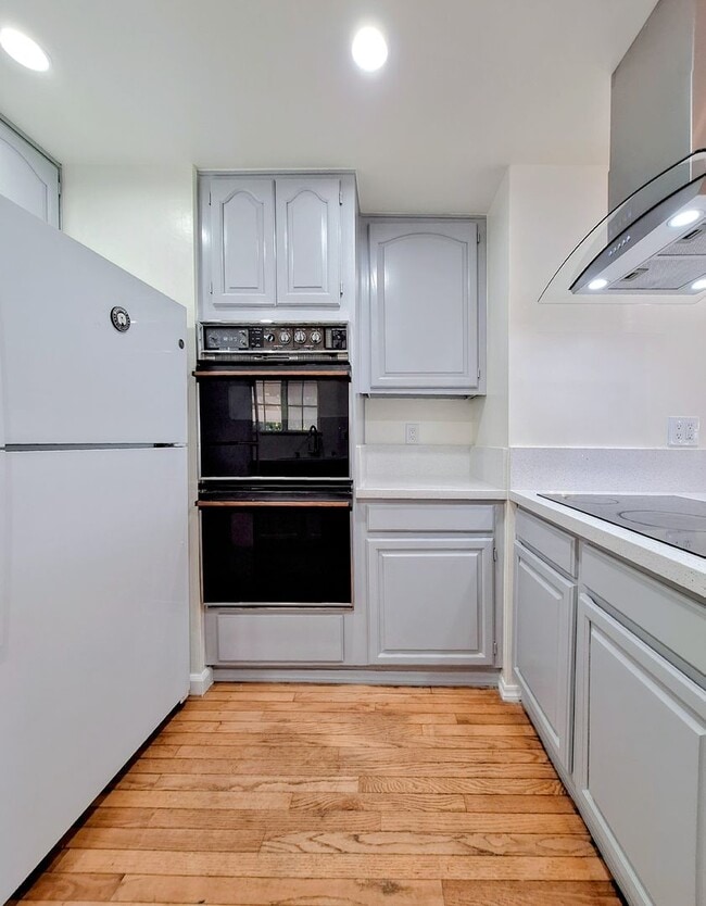 Building Photo - Beautifully Remodeled 3bd Single Story House With Bonus Room & Storage Space!