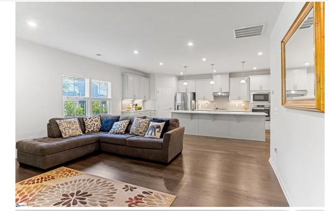 Building Photo - 500 Briar Oaks Ln