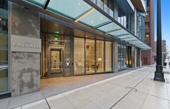 Building Photo - 2bd/1ba Seattle Condo