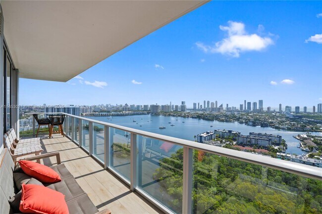 Building Photo - 16385 Biscayne Blvd