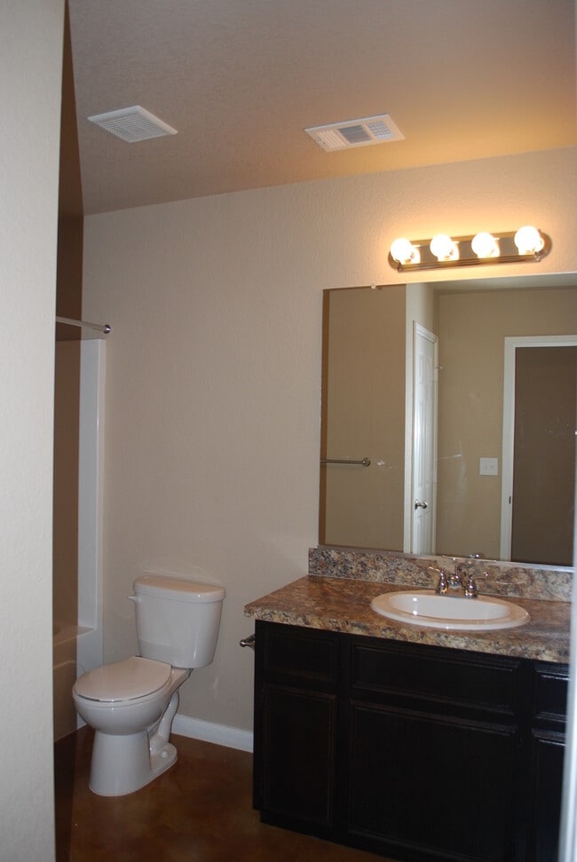 Building Photo - 1512 Dakota Ter