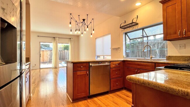 Building Photo - 3007 Crystal Creek Dr