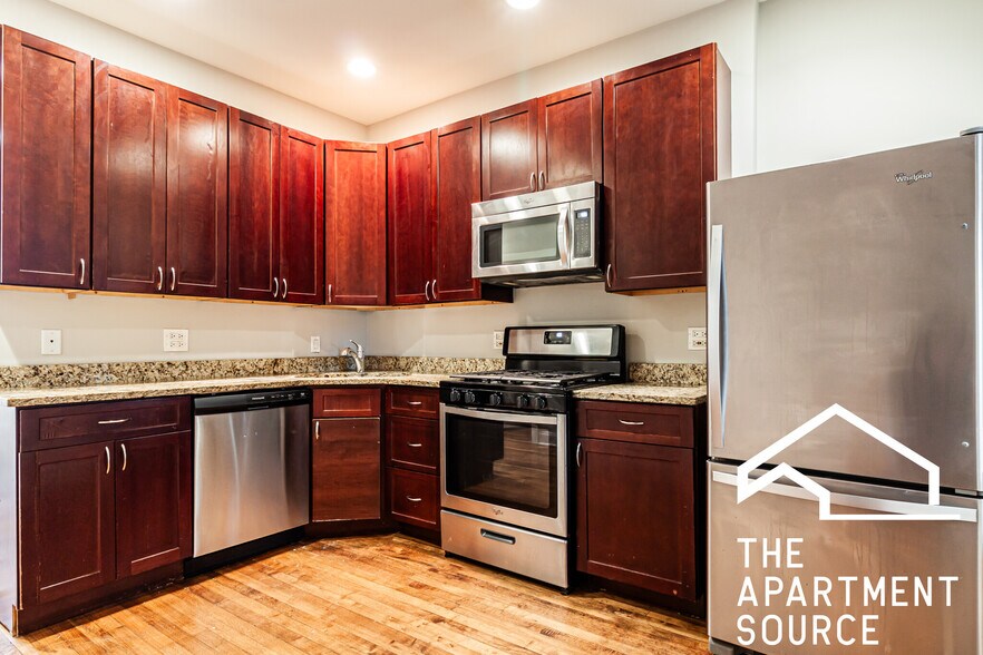 Building Photo - 2509 W Diversey Ave