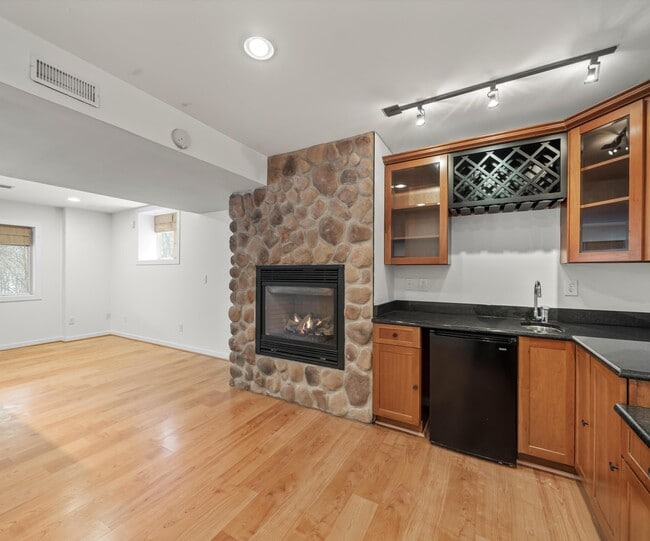 Building Photo - 1696 Reserve Ct