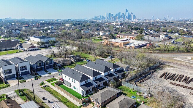 Building Photo - 4211 Nichols St