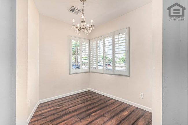 Building Photo - 3Bed/3Bath House at Thomas/7th Ave! Ready for Immediate Move-In! -- NO HOA! FULLY REMODELED!