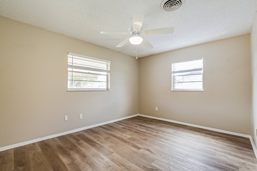 Building Photo - 10945 Tangora St