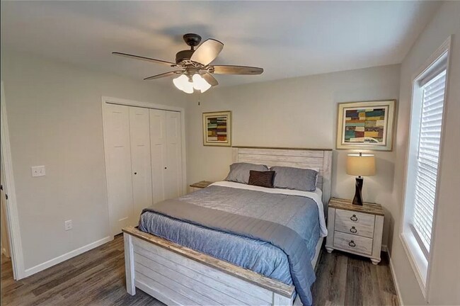 Building Photo - 10008 Aspen Ln