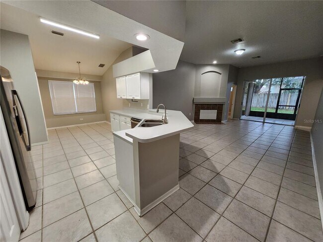 Building Photo - 22707 Roderick Dr