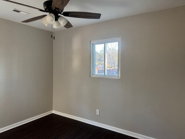 Building Photo - Cozy rural home