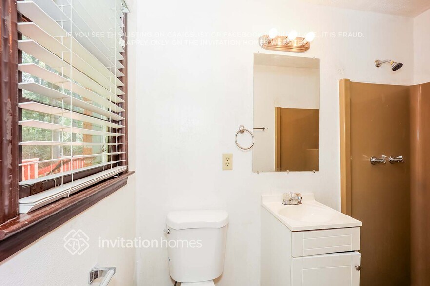 Building Photo - 7290 Hollyhock Dr