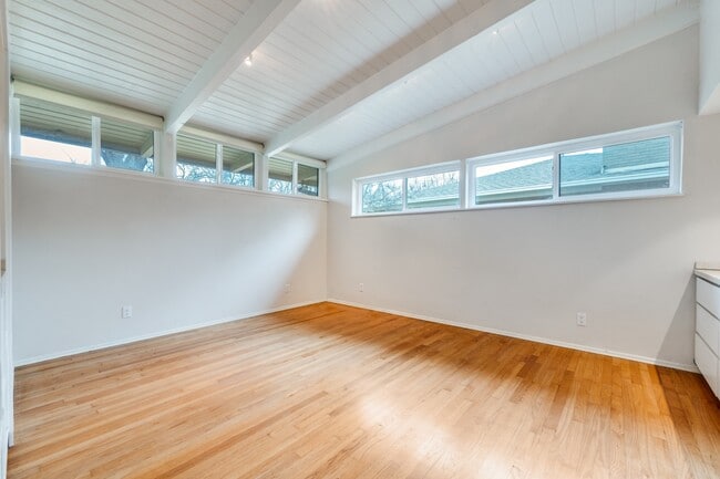 Building Photo - 524 N Manus Dr