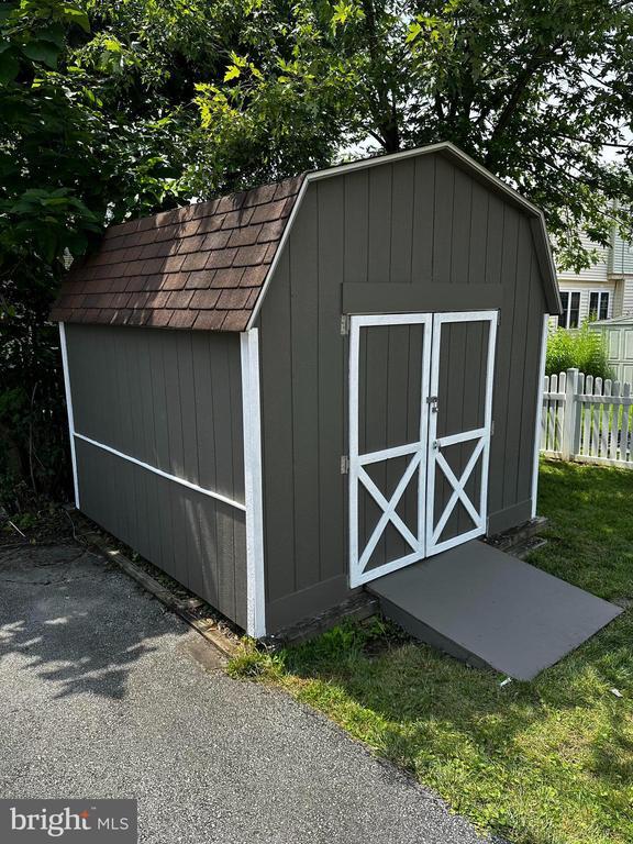 Building Photo - 111 W Sylvan Ave