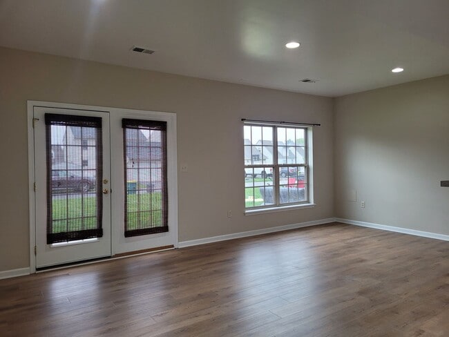 Building Photo - 2029 Powell Dr