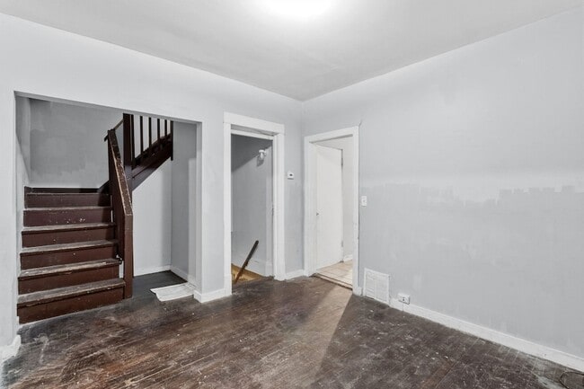 Building Photo - 6913 S Throop St