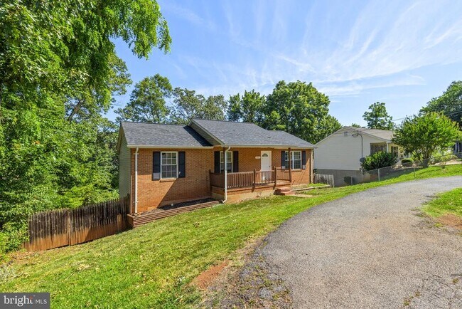 Building Photo - 345 Brown Ave