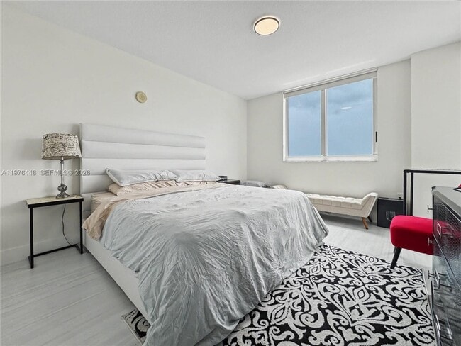 Building Photo - 1755 E Hallandale Beach Blvd