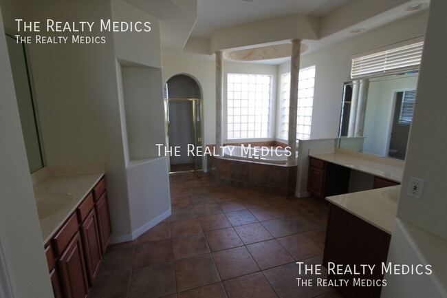 Building Photo - 2521 Roat Dr