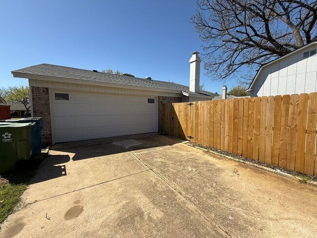 Building Photo - 1255 Valencia Ln