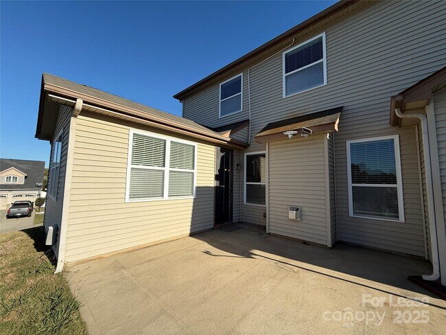 Building Photo - 109 Community Park Ln