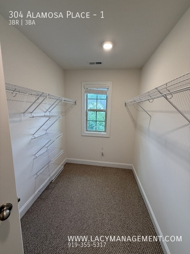 Building Photo - 304 Alamosa Pl