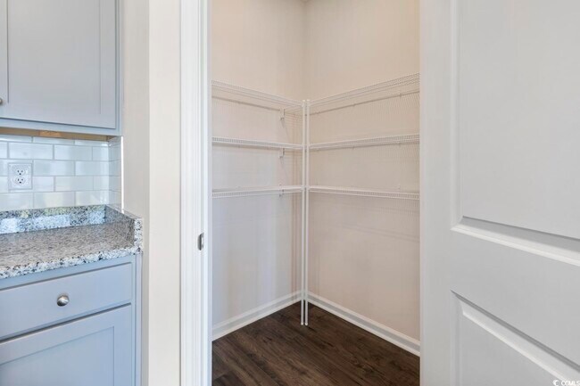 Building Photo - 1833 Castlebay Dr