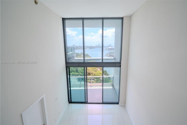Building Photo - 900 Biscayne Blvd