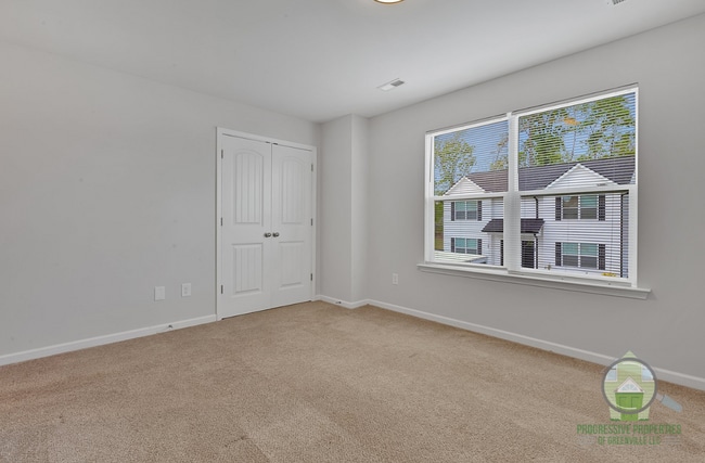 Building Photo - 15 Wofford Pine Dr