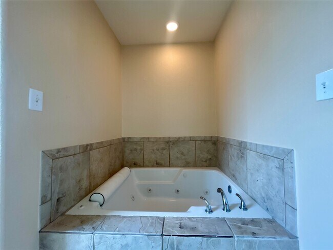 Building Photo - 3622 George Washington Ln