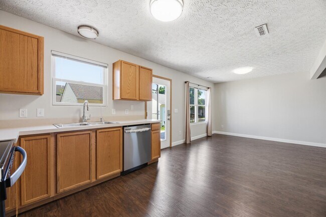 Building Photo - 106 Hewes St