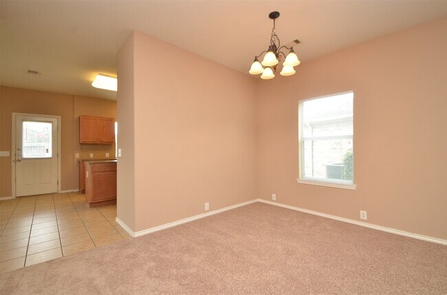 Building Photo - 915 Butterfly Ln