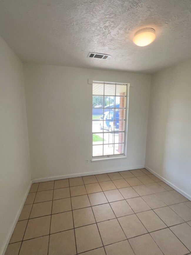 Building Photo - 15335 Woodforest Blvd