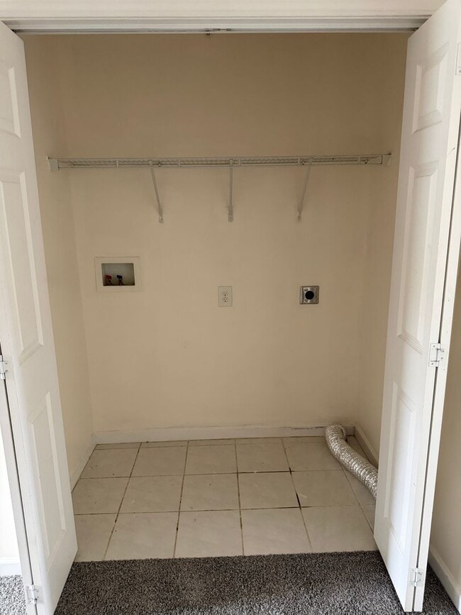 Building Photo - 2-bedroom, 1 full bath with 2-half baths Condo   Gray TN