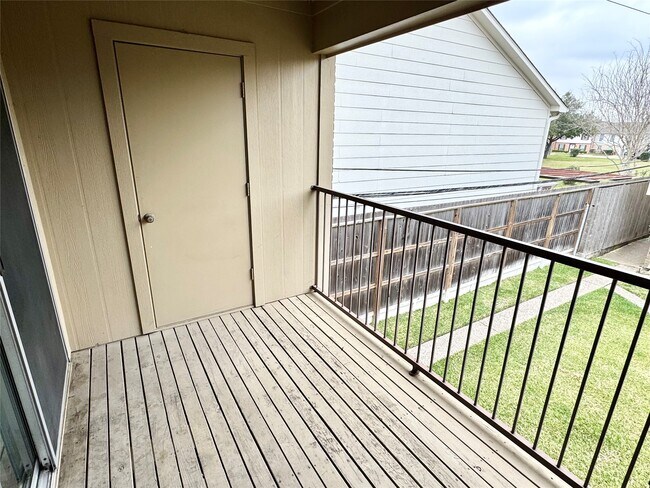 Building Photo - 700 Thicket Ln