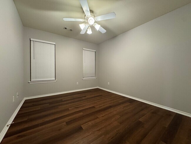 Building Photo - ***1582 Willowbrook Dr***