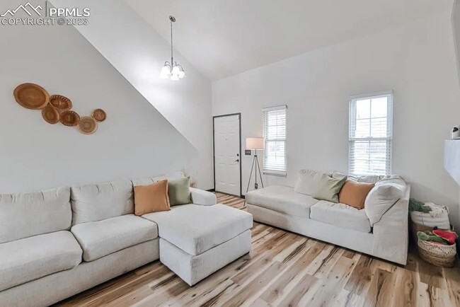 Building Photo - 11360 Justamere Dr