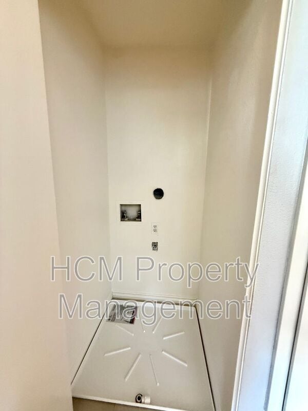 Building Photo - 329 Huntington