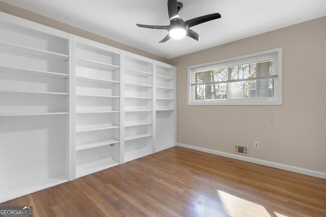 Building Photo - 2958 Harcourt Dr