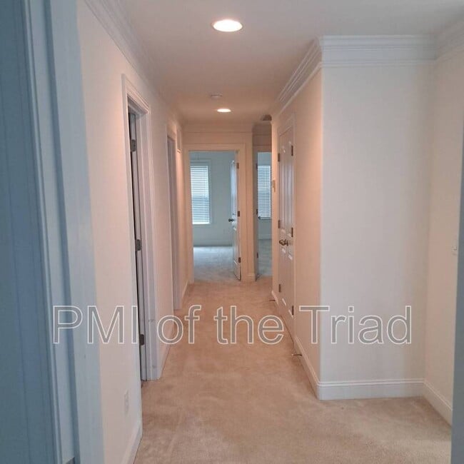 Building Photo - 811 Silver Leaf Dr