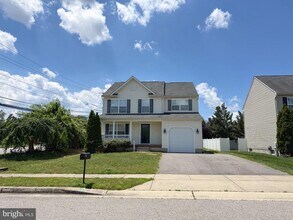Building Photo - 10 S Meadow Ct