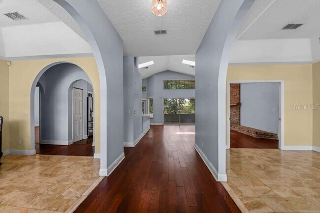 Building Photo - 2396 Nightingale Ln