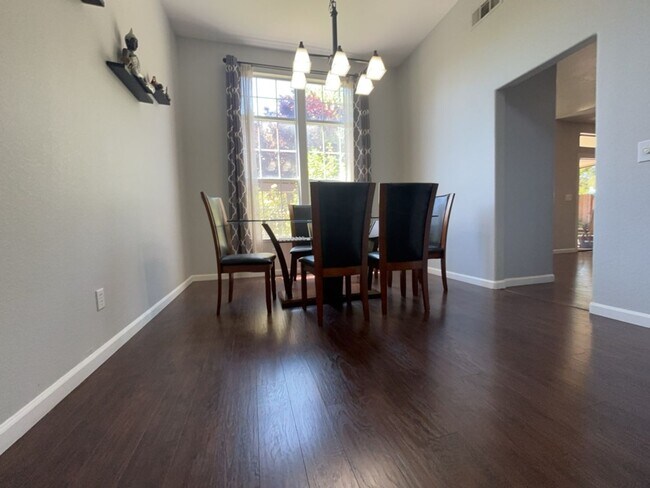 Building Photo - Spacious East Davis Home available in July!