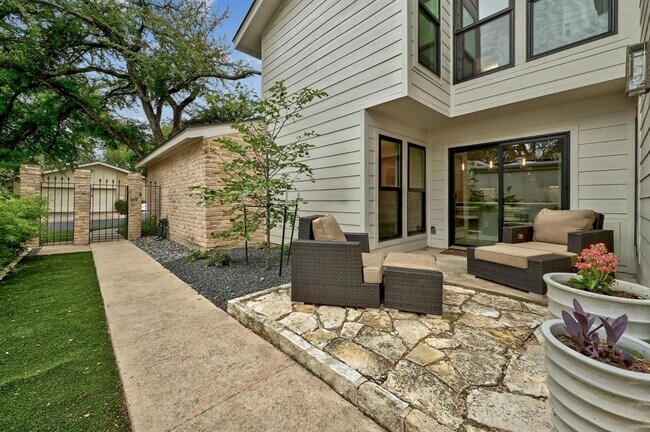 Building Photo - 4002 Ridgeline Dr