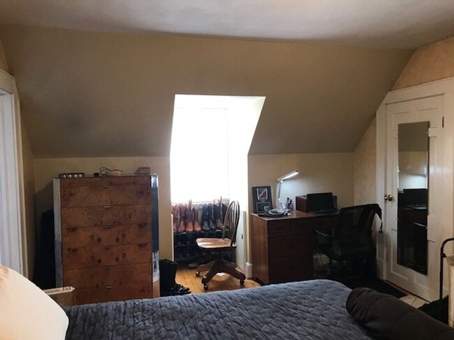 Building Photo - Single Family Located in a Quiet Residential Neighborhood