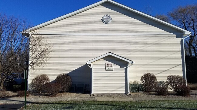 Building Photo - 8 Hickory Manor Dr