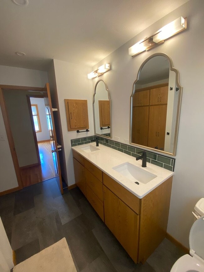 Building Photo - 3 bedroom - 2.5 bathroom - Single Family Home
