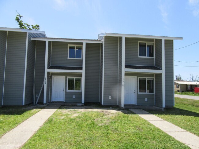 Building Photo - 2912 Sequoia Ave