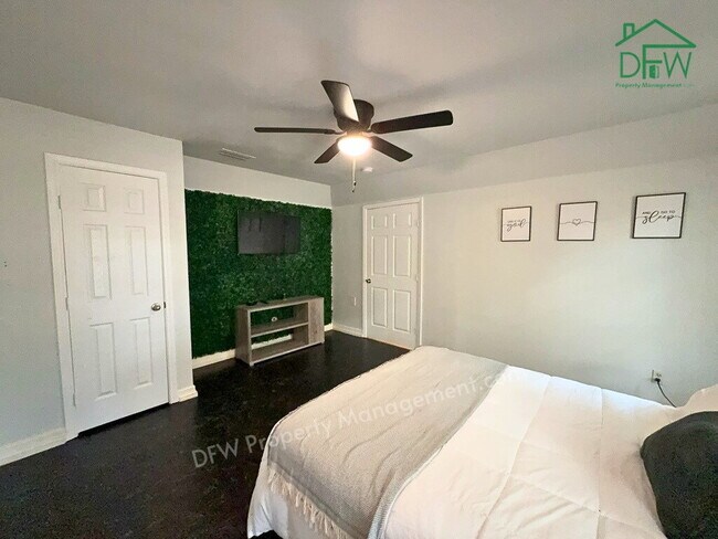 Building Photo - 4 Bed / 2.5 Bath on a Cul-de-Sac - 2-Car Garage & Spacious Fenced Backyard