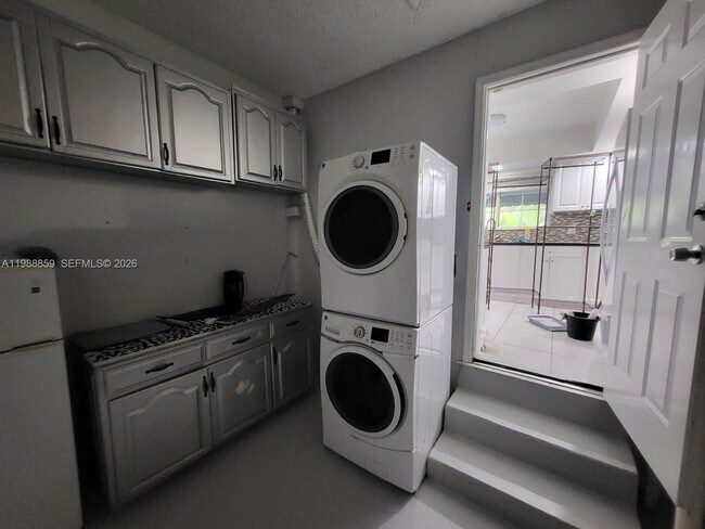 Building Photo - 9749 SW 213th Terrace