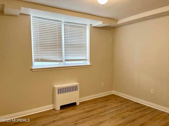 Building Photo - 320 8th Ave